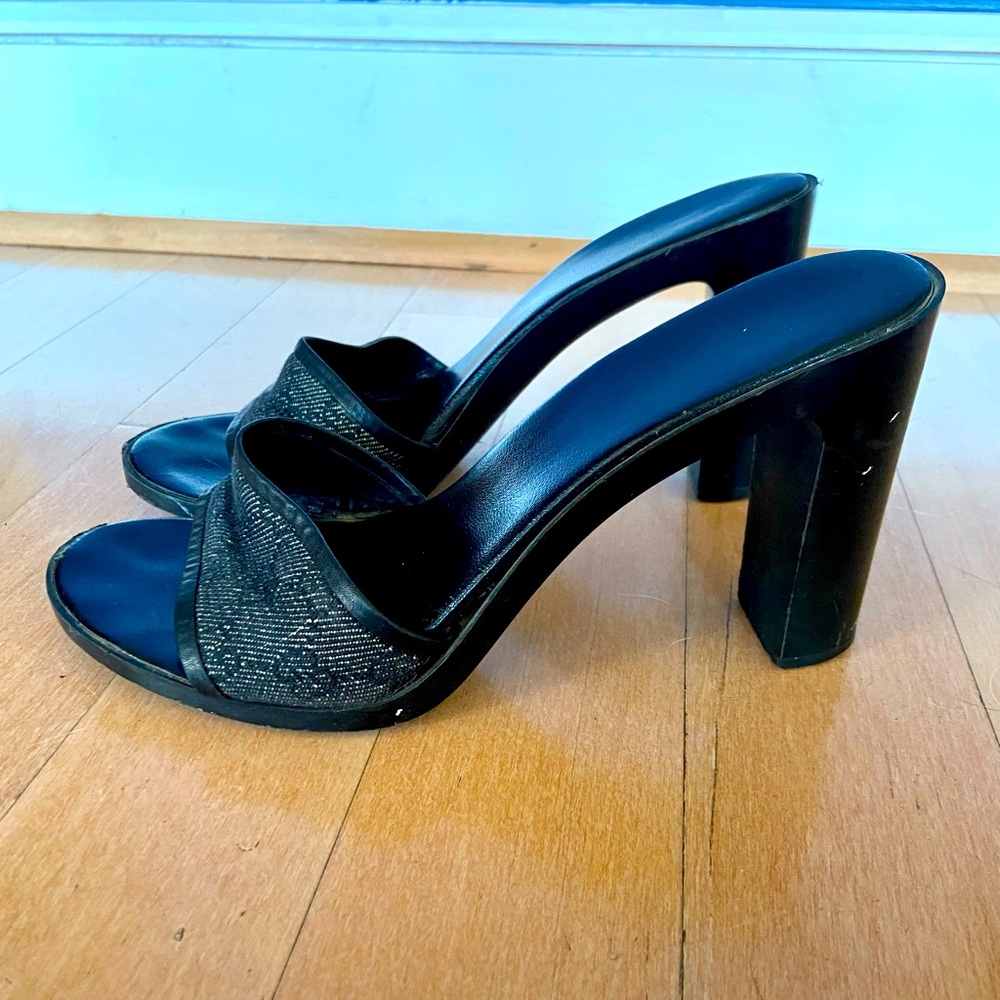 GUCCI - AUTHENTIC - SIZE 9 1/2 - BLACK - GG SLIDE